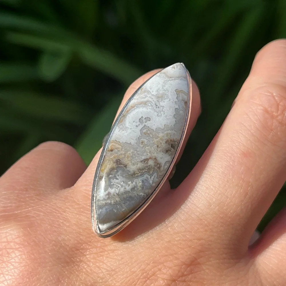 Size‎ 6 925 silver plated crazy lace agate ring